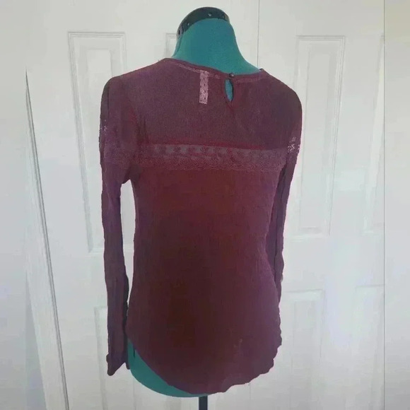 Xhilaration Burgundy S Lace Top - Picture 3 of 3